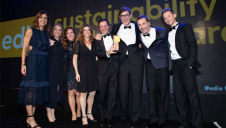 Pictured: edie content director Luke Nicholls (right) and compere Julia Bradbury (left) present Barry Callebaut with the award